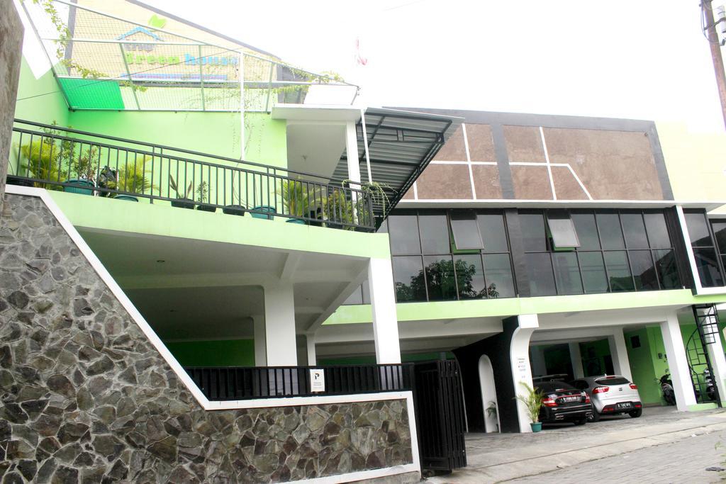 The Greenhouse Yogyakarta Exterior photo