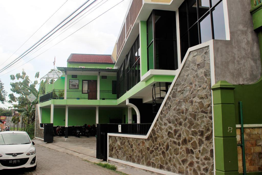 The Greenhouse Yogyakarta Exterior photo