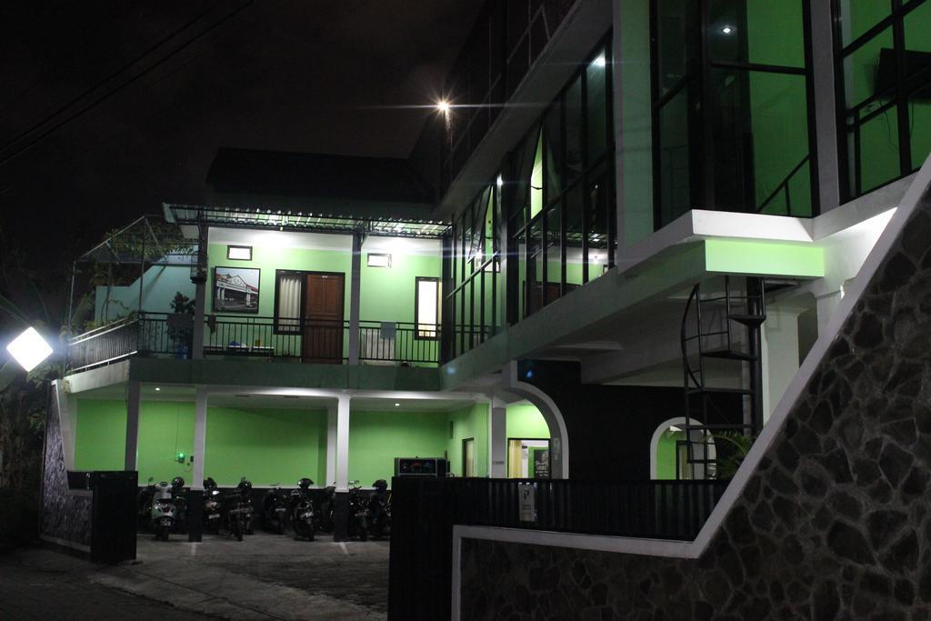 The Greenhouse Yogyakarta Exterior photo